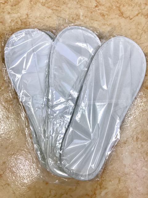 スリッパ交換してます！