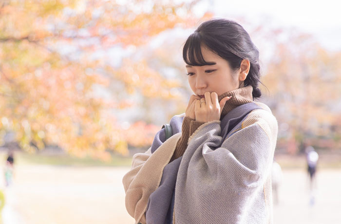 寒さと⾷いしばり